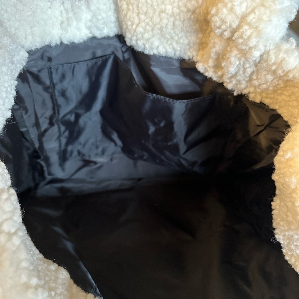 Victoria’s Secret Sherpa tote bag - Picture 2 of 4